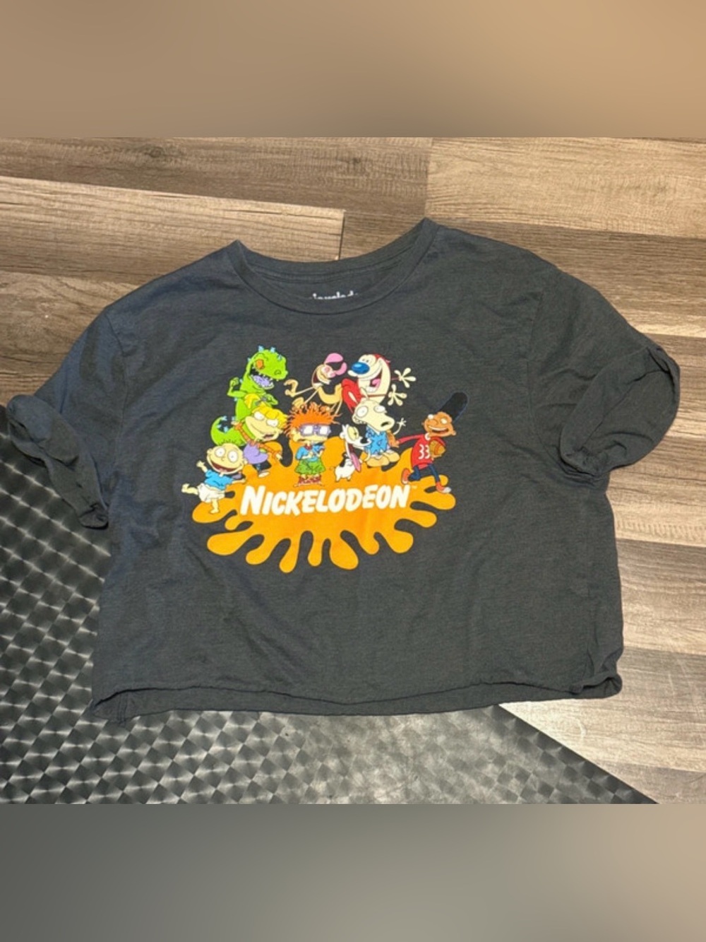 Nickelodeon women’s cropped shirt size medium